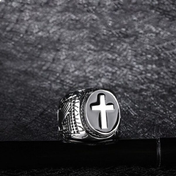 Cross Design Stainless Steel Men’s Knuckle Ring - Image 4