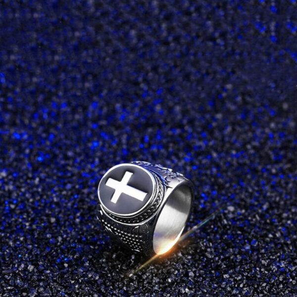 Cross Design Stainless Steel Men’s Knuckle Ring - Image 6